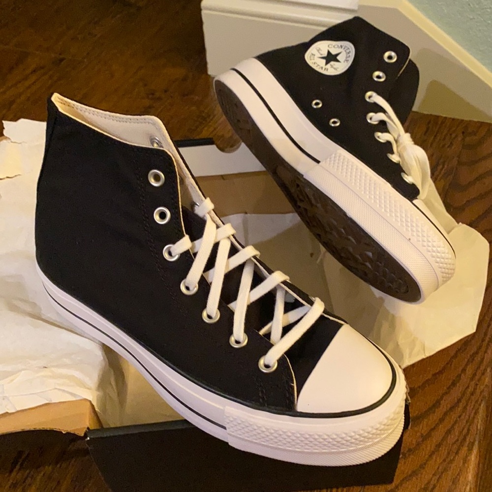 Black top and white soul converse all-star Chuck Taylor